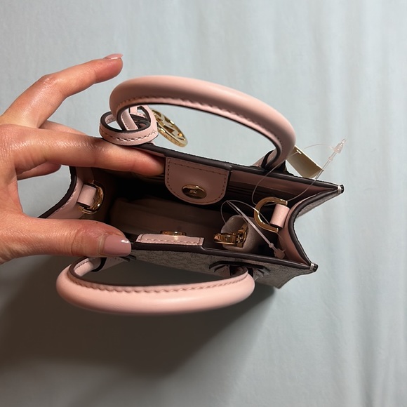 Michael Kors Crossbody - Picture 3 of 4